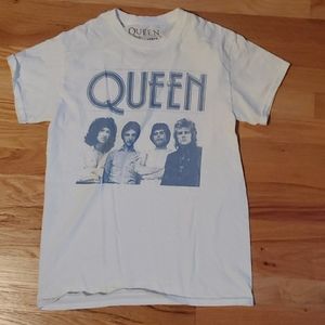 Queen Urban Outfitters tshirt
